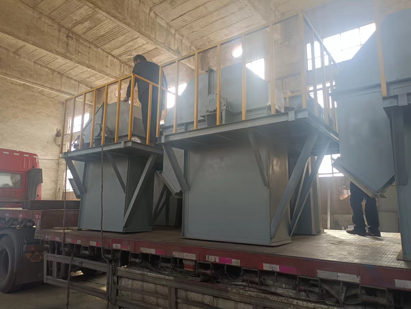 板鏈斗式提升機(jī)的型號需要根據(jù)哪些技術(shù)參數(shù)來確定？(z型斗式提升機(jī))